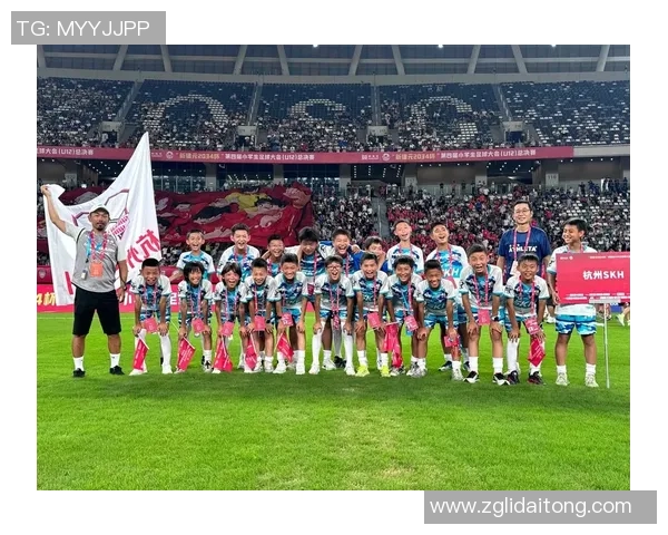 杭州足球队刷新速度纪录引发热议全新排名展现实力与潜力 杭州足球队刷新速度纪录引发热议全新排名展现实力与潜力