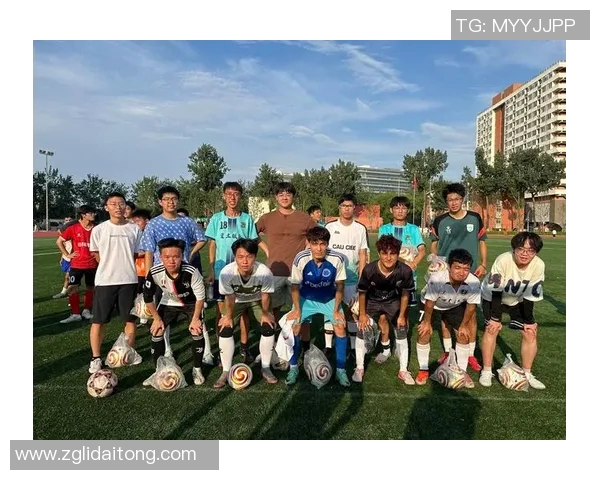 足球明星全景相册及详细介绍带你领略绿茵场上的传奇与风采 足球明星全景相册及详细介绍带你领略绿茵场上的传奇与风采