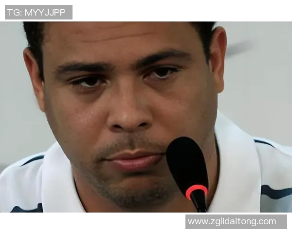 足球明星科斯罗纳尔多的辉煌历程与传奇瞬间回顾